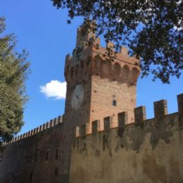 Tour de l'horloge du château d'Oliveto
